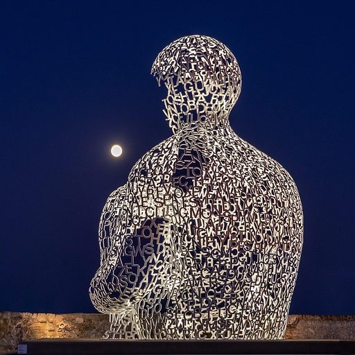 Nomade sculpture monumentale du « Nomade » de l'artiste catalan Jaume Plensa.